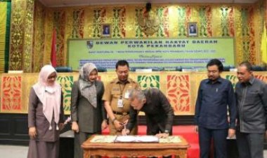 DPRD Kota Pekanbaru Sahkan Perda Penyelenggaraan Administrasi Kependudukan Melalui Rapat Paripurna