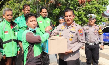 Hari Polantas Bhayangkara Ke-68, Polres Pekalongan Gelar Bakti Sosial Bagikan 300 Paket Sembako