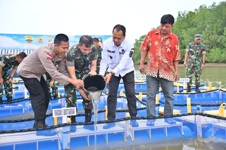 Pangdam I/BB Tabur 1000 Benih Ikan di Kerambah Laut Rupat Utara
