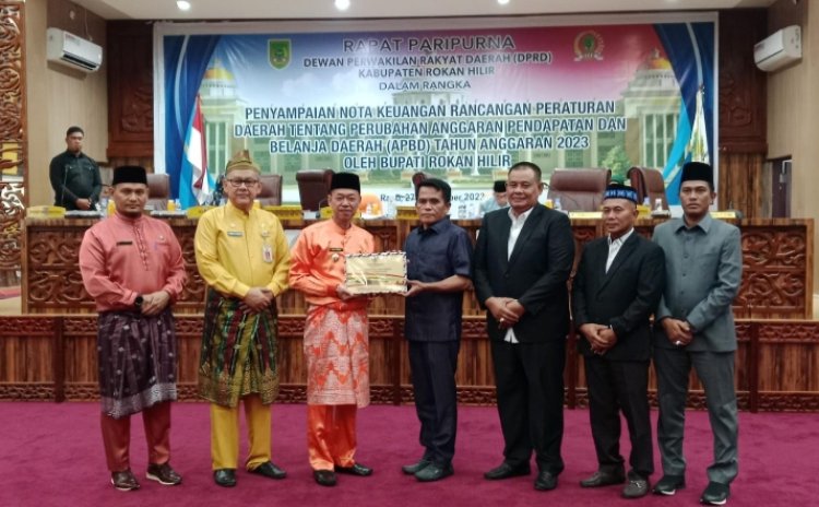 DPRD Laksanakan Rapat Paripurna, Bupati Rokan Hilir Sampaikan Nota Keuangan Ranperda Perubahan APBD 2023