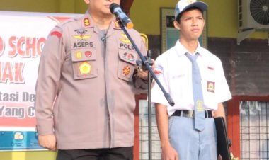Luar biasa!!!,Kapolres Siak AKBP Asep Sujarwadi, S.I.K., M.S.I  jadi pembina upacara Kembali Pukau Siswa Siswi SMA N.1 Bungaraya Karena Hafal Sejarah Kerajaan di Indonesia
