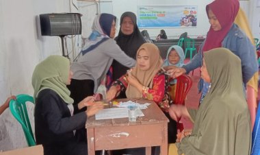 PETUGAS KESEHATAN PUSKESMAS MUNGKA, LAKUKAN PENGECEKAN PENYAKIT TIDAK MENULAR "GRATIS"