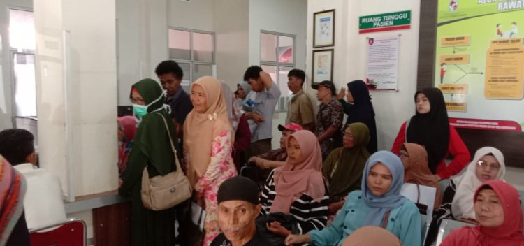 PASIEN PENUH SESAK DI RSUD SULIKI, PASIEN JOMPO JALUR CEPAT NGANTRI HINGGA 1 JAM BAHKAN LEBIH