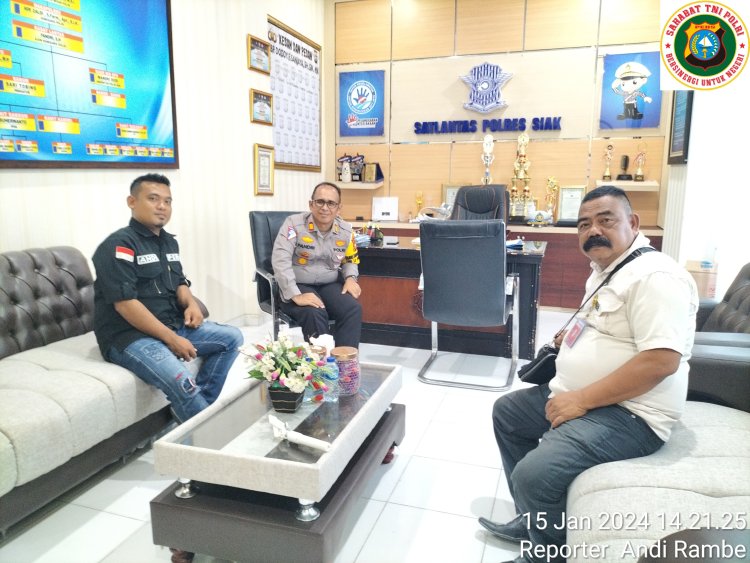 Silahturahmi Awak Media Dengan Kasat Lantas Polres Siak AKP. FANDRI. SH