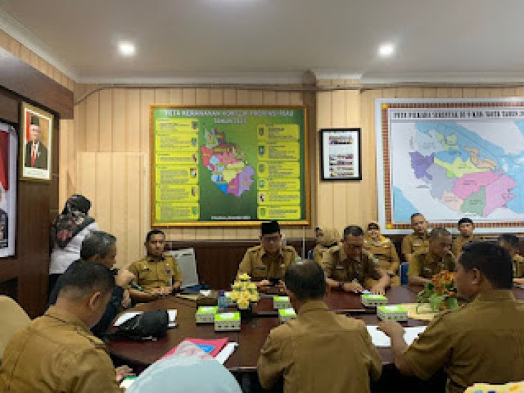 "Kepala Badan Kesbangpol Inhil, H. Arifin, S.Sos., M.M., Menghadiri Rapat Koordinasi se-Kabupaten/Kota di Pekanbaru."
