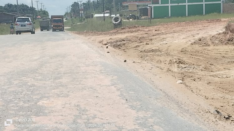 Warga Keluhkan Aktivitas Galian C yang Menyebabkan Jalan Licin di Ruas Jalan Kerinci Kanan