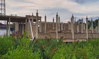 Rahmi Bungkam Saat Diminta Tanggapan Mengenai Pembangunan Puskesmas Teluk Belengkong yang Belum Selesai