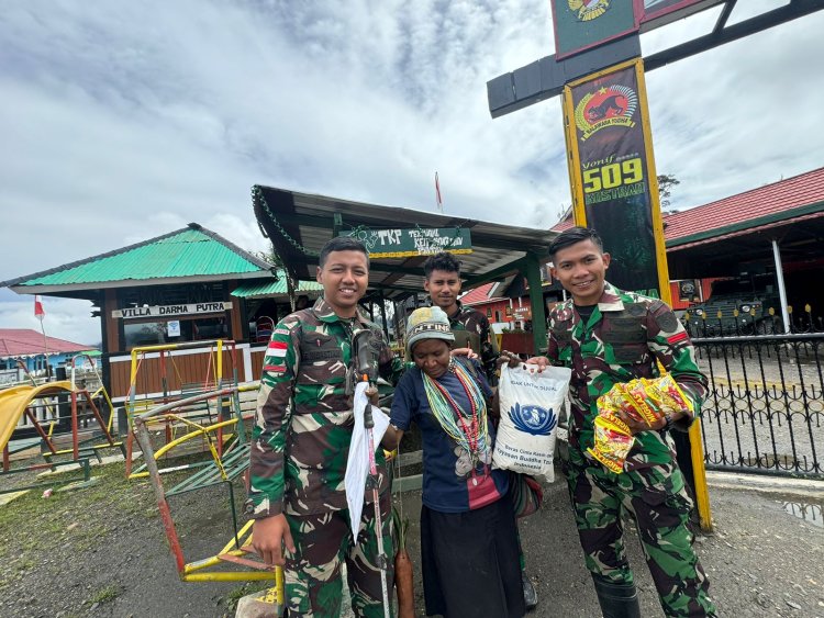 TNI Peduli: Satgas Yonif 509 Kostrad Berikan Sembako kepada Warga Kampung Mamba di Intan Jaya