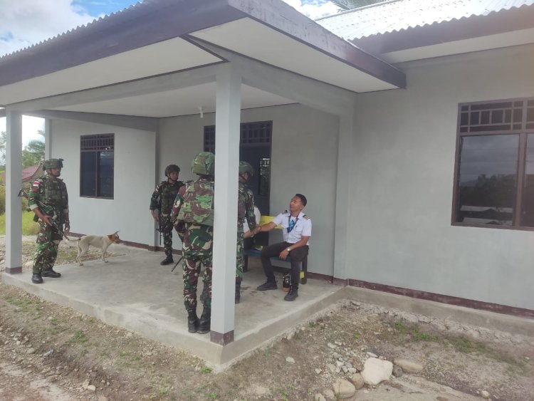 Insiden Ban Pecah, Satgas Yonif 641/Bru Amankan Pesawat Susi Air di Bandara Apalapsili