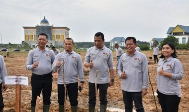 Ketua DPRD Pekanbaru Hadiri Penanaman Bibit Pohon dalam Rangka Raker Komwil 1 APEKSI 2024