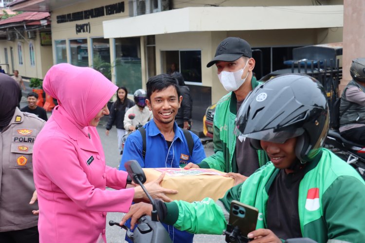 Polresta Pekanbaru Gelar Baksos untuk Ojek Online 