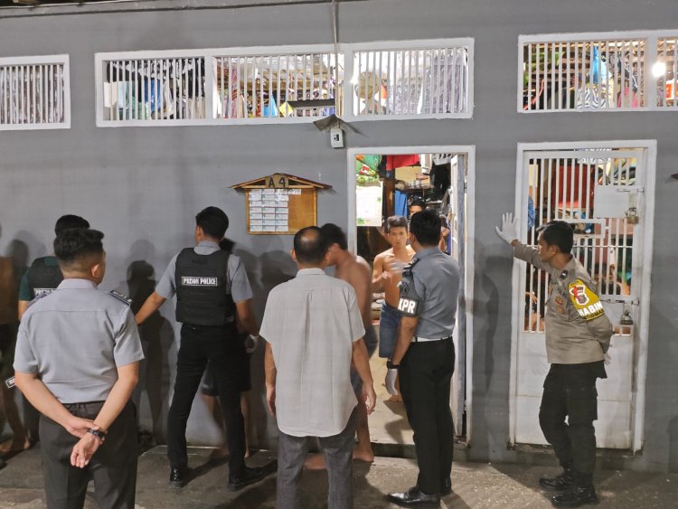 Rutan Rengat Kembali Razia Kamar Hunian Warga Binaan, Antisipasi Masuknya Barang Terlarang