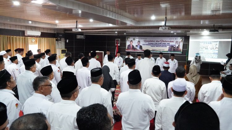 Puluhan Petugas Haji Resmi di Lepas Kanwil Kemenag Riau