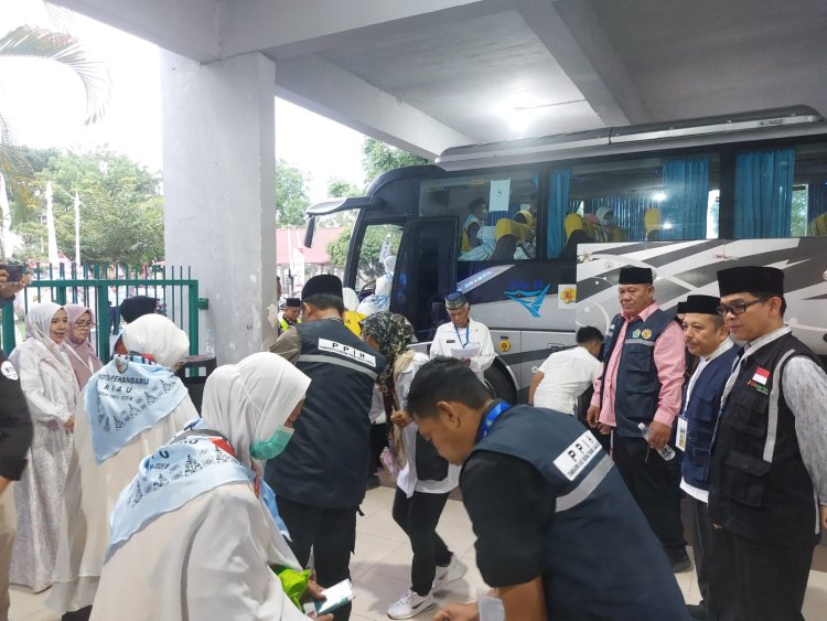 Kloter Perdana Jemaah Haji Riau di Embarkasi Batam, Berangkat ke Tanah Suci