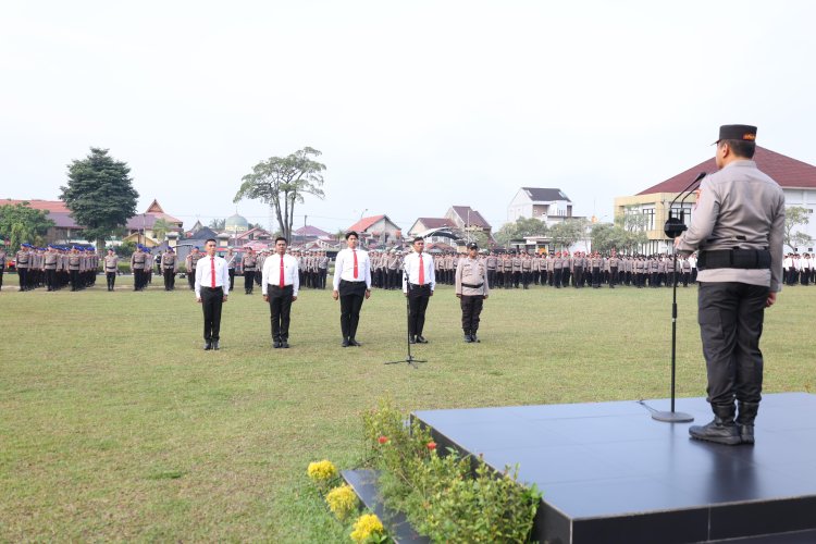 Upacara Kenaikan Pangkat dan Pemberian Penghargaan Personel Berprestasi di Polda Riau