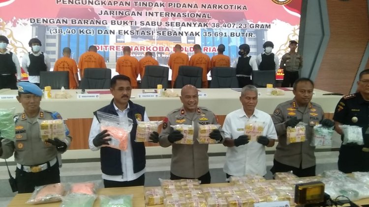 Polda Riau Gagalkan Penyelundupan 35,6 Kg Sabu dan 35.432 Ekstasi Dari Malaysia