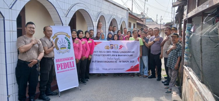 Bersihkan Rumah Ibadah dan Salurkan Sembako Bagi Warga Kurang Mampu, Polsek Senapelan Tunjukkan Bakti Pada Masyarakat