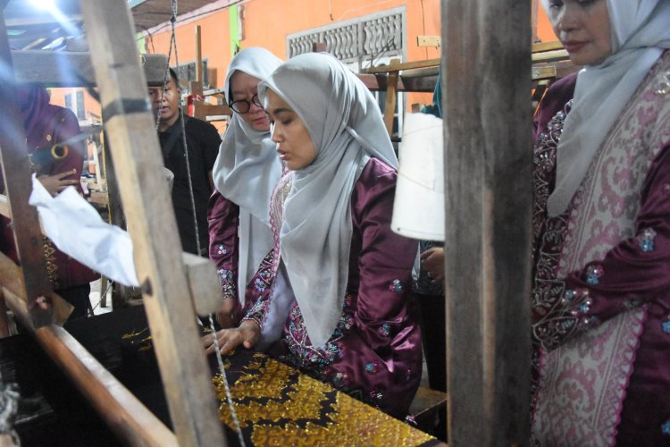 Henny Sasmita Dukung Tenun Tradisional Bengkalis di MTQ Riau