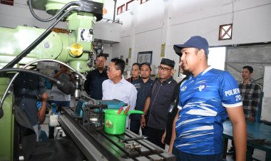 Bupati Rohil Dukung Kapal Fiberglass Polbeng untuk Armada Pesisir