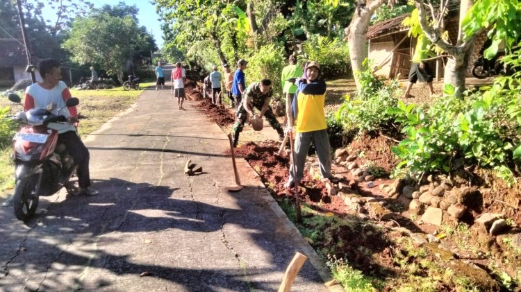 Babinsa Boyolali dan Warga Bangun Talud Irigasi di Pulutan