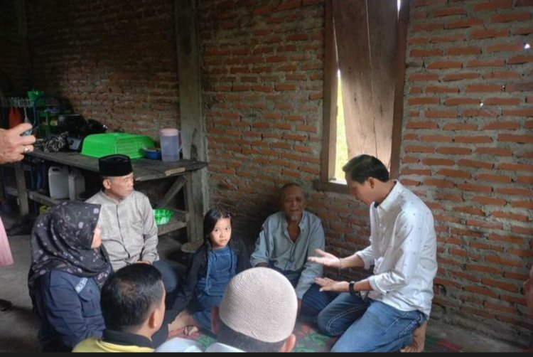 Bupati Kaur Gusril Pausi Pastikan Rica Kembali Sekolah dan Dapat Bantuan