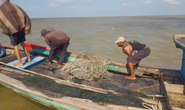 Dua Nelayan Bagansiapiapi Hilang, Kapal Ditemukan Rusak di Laut Parit Aman